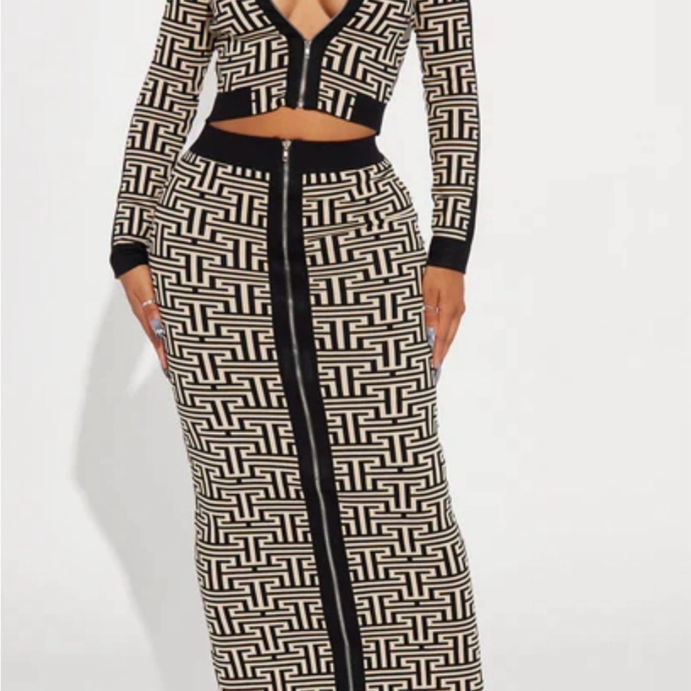 Fashion nova Geometric Black and White Skirt